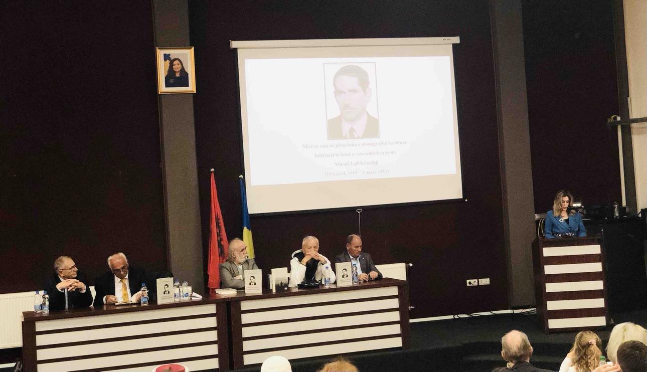 U përurua monografia  Shëmbëltyra e mësuesit Xhemë Isuf Krasniqi  nga autorja Vezire Krasniqi