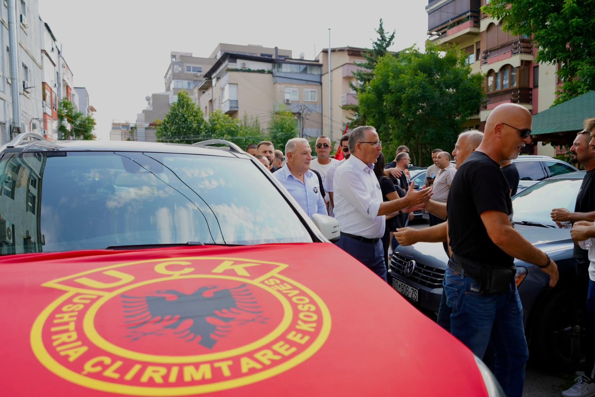 Shukri Buja në protestë  Mbrojtja e luftës së UÇK së është nder dhe detyrë e çdo shqiptari