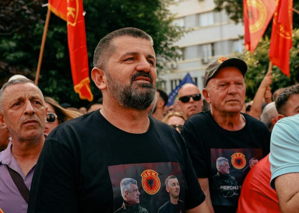 Isak Neziri nga protesta  Kosova i do dhe i pret bijtë e saj   Dielli do të lind përsëri 