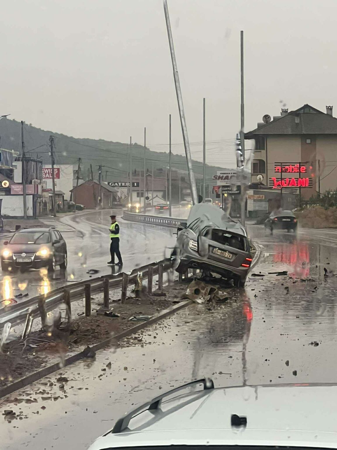 Pamje nga aksidenti i rëndë në Vranidoll  policia del me apel shoferët që ngasin makinën në shi