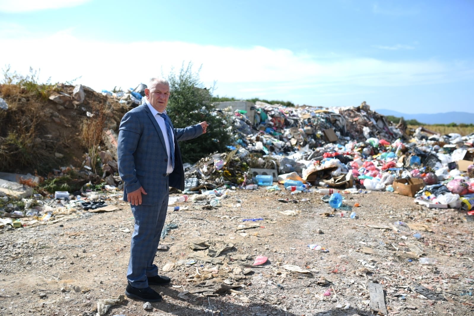 Shukri Buja  Nga deponi turpi  në park kujtese dhe krenarie në Grackën e Vjetër