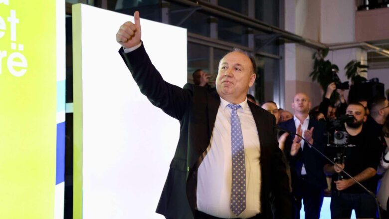 Sokol Bashota prezanton ekipin për Asamblenë Komunale të Klinës  Personalitete të njohura në garë për zhvillimin e qytetit