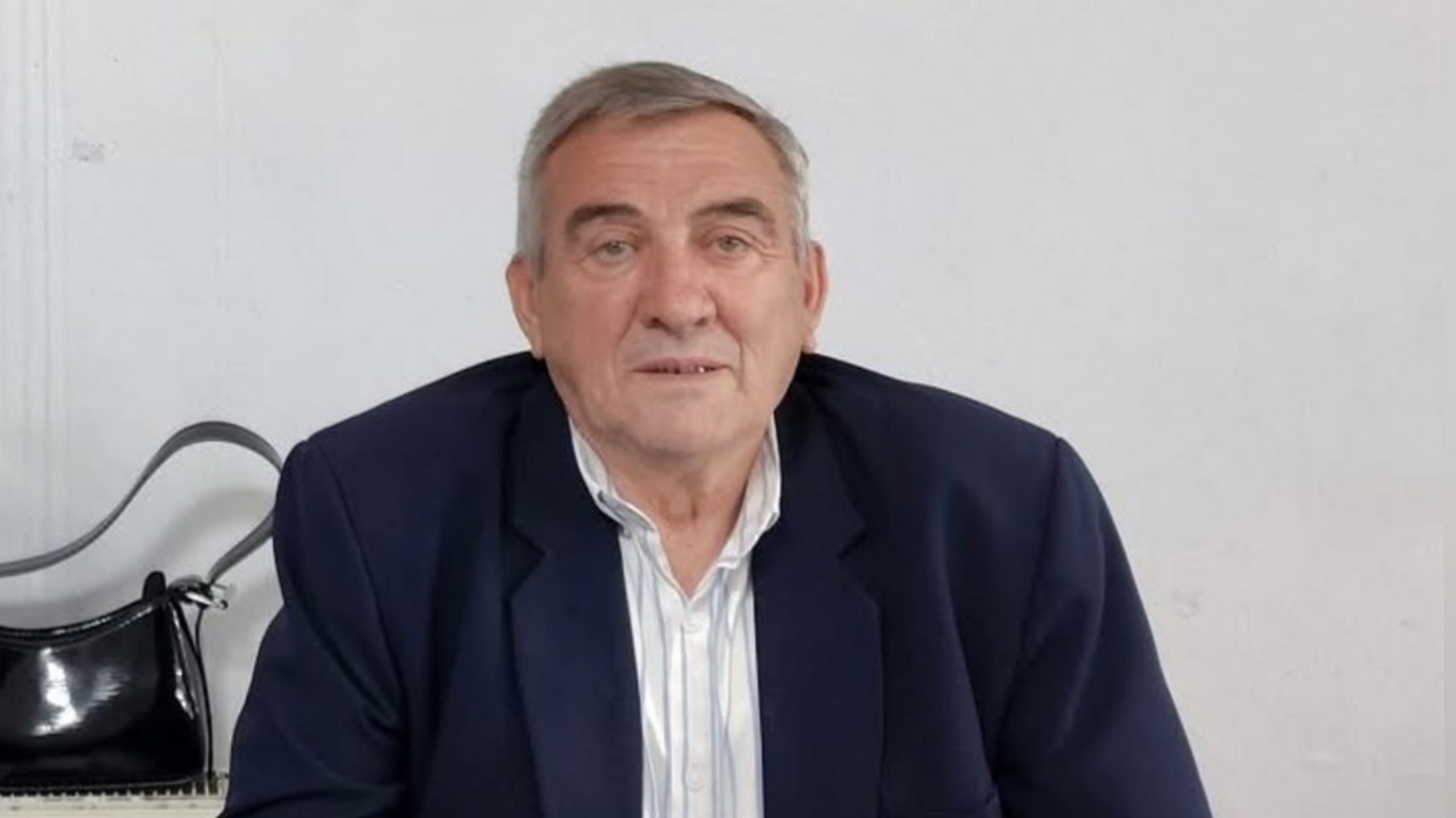 Pas 43 vitesh përkushtim në arsim  Ismet Topalli del në pension   mësuesi që nuk u ndal as në kohë lufte