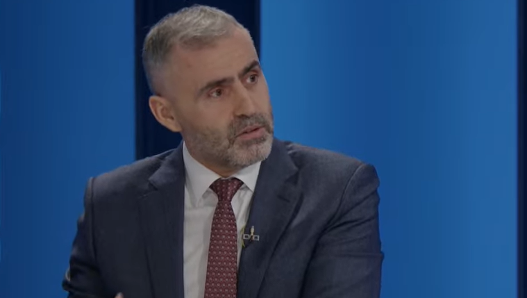 Avokati Berisha sqaron incidentin në Prishtinë  Deputeti Zemaj nuk ka qenë nxitës apo agresor