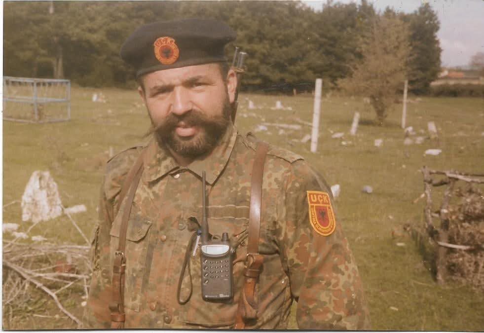 Albin Kurti përkujton dëshmorin Asllan Fazliu në 27 vjetorin e rënies